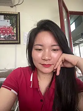 Bee Yellow00 online show from 03/21/26, 01:21