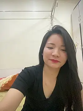 Bee Yellow00 online show from 04/09/26, 06:19