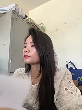 Bee Yellow00 online show from 05/30/26, 02:52
