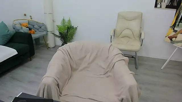 Arya Anna online show from 11/07/25, 04:34