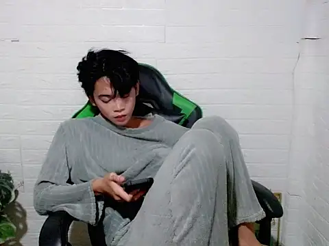 Snapshot of AsianCuteGuy21 chatting on 04/05/26, 05:10 AsianCuteGuy21 online show from 04/05/26, 05:10