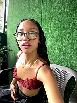 Snapshot of GiselleVice chatting on 12/14/25, 07:18 GiselleVice online show from 12/14/25, 07:18