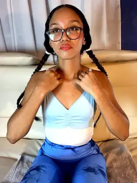 Snapshot of GiselleVice chatting on 12/19/25, 08:16 GiselleVice online show from 12/19/25, 08:16