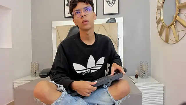 adams bobby online show from 12/04/25, 11:30