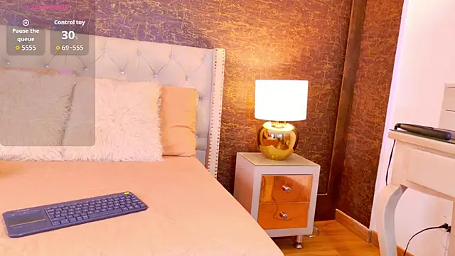 loana vegas online show from 05/01/26, 04:00