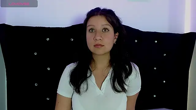 Snapshot of Chloe-love_ chatting on 10/27/25, 02:54 Chloe-love  online show from 10/27/25, 02:54