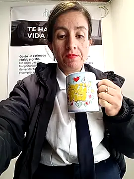 Snapshot of Valentina--1 chatting on 04/25/26, 01:52 Valentina--1 online show from 04/25/26, 01:52