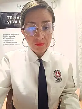 Snapshot of Valentina--1 chatting on 05/15/26, 10:22 Valentina--1 online show from 05/15/26, 10:22