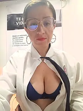 Snapshot of Valentina--1 chatting on 05/16/26, 10:36 Valentina--1 online show from 05/16/26, 10:36