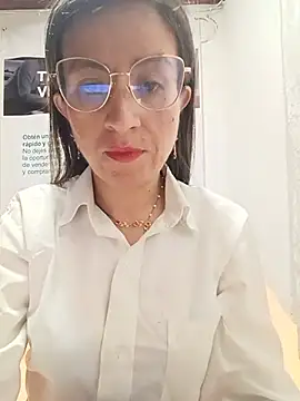 Snapshot of Valentina--1 chatting on 05/18/26, 09:59 Valentina--1 online show from 05/18/26, 09:59