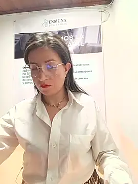 Snapshot of Valentina--1 chatting on 05/19/26, 09:59 Valentina--1 online show from 05/19/26, 09:59