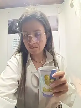 Snapshot of Valentina--1 chatting on 05/22/26, 10:10 Valentina--1 online show from 05/22/26, 10:10