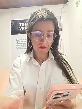 Snapshot of Valentina--1 chatting on 05/28/26, 10:23 Valentina--1 online show from 05/28/26, 10:23