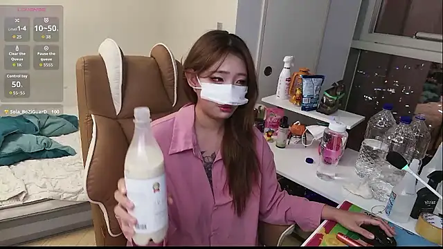 Milk Sola online show from 11/01/25, 03:14