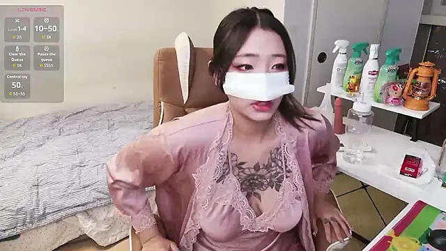 Milk Sola online show from 11/18/25, 01:15