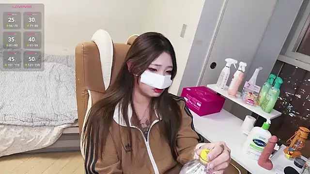 Milk Sola online show from 11/28/25, 01:36