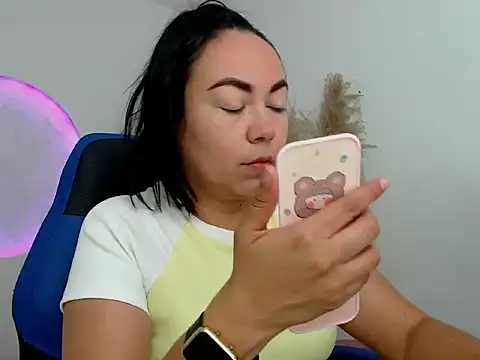 Yadis hot online show from 11/15/25, 09:00