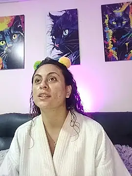 Snapshot of Caroline_Jons chatting on 10/29/25, 11:23 Caroline Jons online show from 10/29/25, 11:23