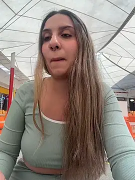 Snapshot of sarah_honey__ chatting on 02/10/26, 03:05 sarah honey online show from 02/10/26, 03:05