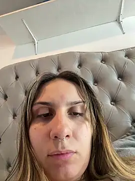 Snapshot of sarah_honey__ chatting on 05/29/26, 02:48 sarah honey online show from 05/29/26, 02:48