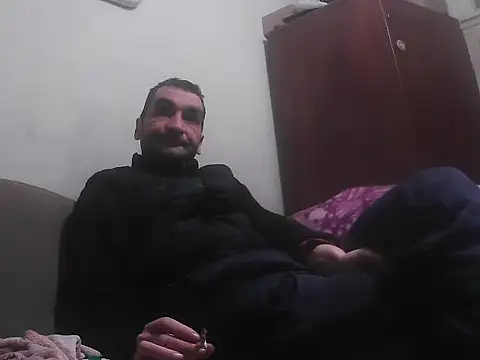 Snapshot of alin42xx chatting on 11/19/25, 02:55 alin42xx online show from 11/19/25, 02:55