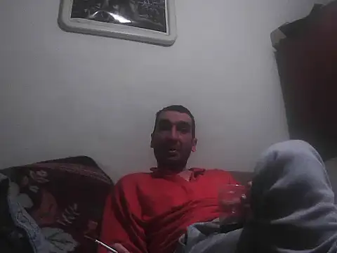 Snapshot of alin42xx chatting on 11/20/25, 01:06 alin42xx online show from 11/20/25, 01:06