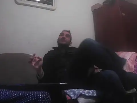 Snapshot of alin42xx chatting on 12/03/25, 06:32 alin42xx online show from 12/03/25, 06:32