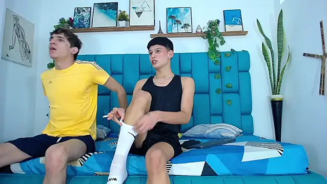 Hot Boys Latinos X online show from 11/22/25, 10:09