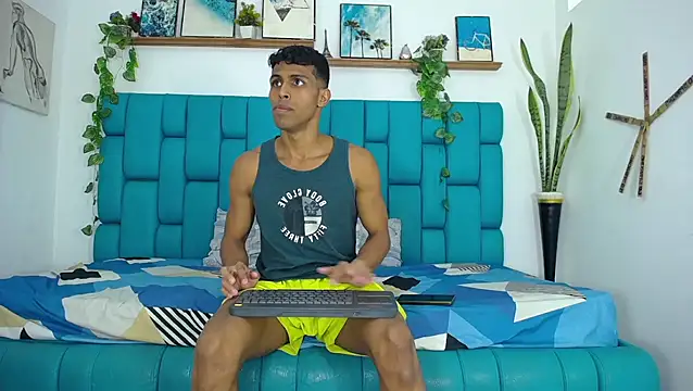 Hot Boys Latinos X online show from 11/25/25, 10:32