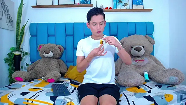 Hot Boys Latinos X online show from 03/19/26, 01:59