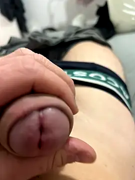 grossebite12335 online show from 12/17/25, 06:58