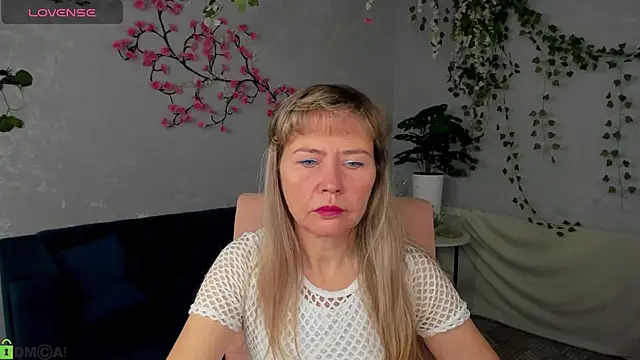 Carla Vogue online show from 11/16/25, 03:01