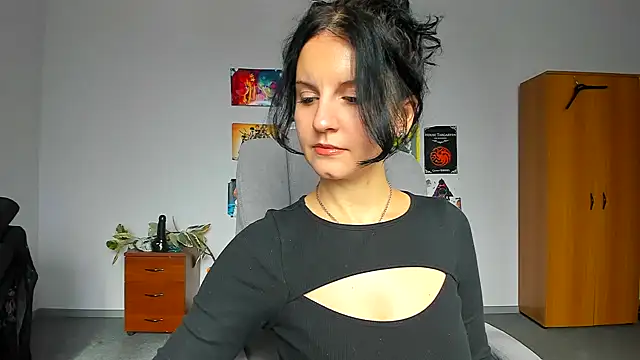 StellaAnia online show from 10/28/25, 09:24