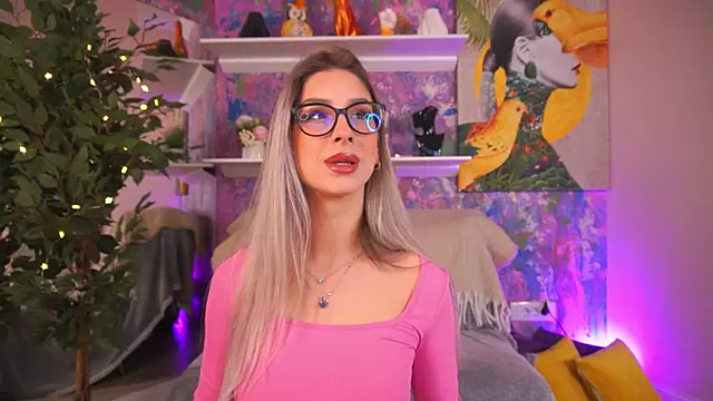 MaddieBryggs online show from 02/08/26, 10:07