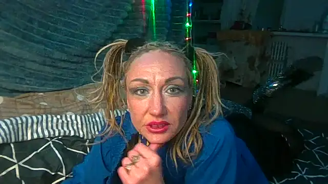 Snapshot of LilaniLoverx chatting on 11/05/25, 08:09 LilaniLoverx online show from 11/05/25, 08:09