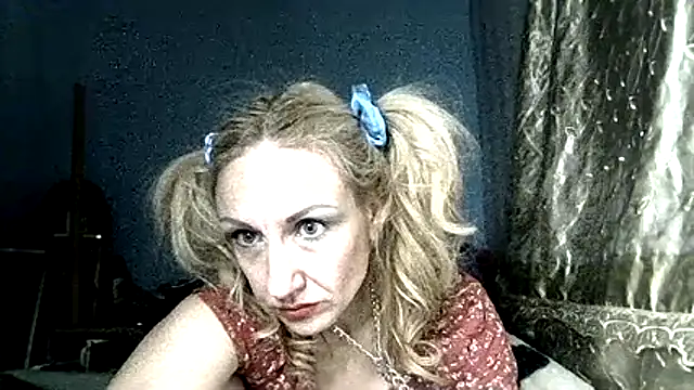 Snapshot of LilaniLoverx chatting on 12/15/25, 10:36 LilaniLoverx online show from 12/15/25, 10:36