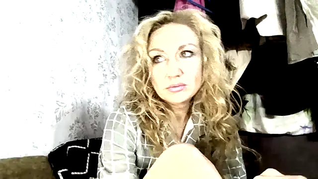 Snapshot of LilaniLoverx chatting on 12/20/25, 10:22 LilaniLoverx online show from 12/20/25, 10:22