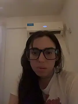 Snapshot of gigi333regi chatting on 12/16/25, 03:28 gigi333regi online show from 12/16/25, 03:28