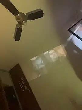 Snapshot of gigi333regi chatting on 12/18/25, 01:06 gigi333regi online show from 12/18/25, 01:06