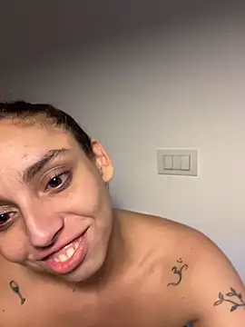 Snapshot of gigi333regi chatting on 02/22/26, 11:03 gigi333regi online show from 02/22/26, 11:03