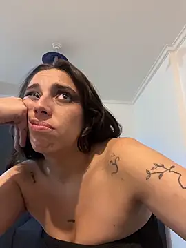 Snapshot of gigi333regi chatting on 02/25/26, 02:10 gigi333regi online show from 02/25/26, 02:10