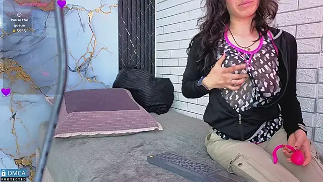 eva delight  online show from 03/27/26, 12:05