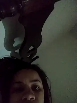 Snapshot of lovecarolyne chatting on 10/26/25, 02:39 lovecarolyne online show from 10/26/25, 02:39