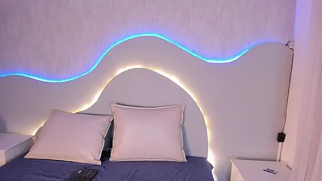 EmiliClarke online show from 01/17/26, 04:43