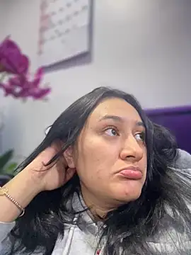 Snapshot of _Nalaa chatting on 11/06/25, 11:22 Nalaa online show from 11/06/25, 11:22