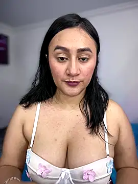 Snapshot of _Nalaa chatting on 11/13/25, 12:15 Nalaa online show from 11/13/25, 12:15