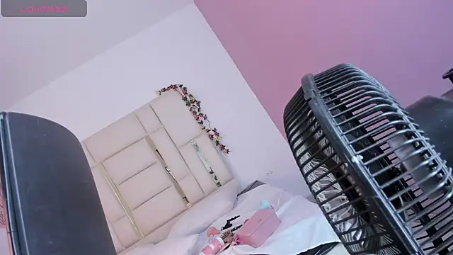 Maxxine VX online show from 11/22/25, 08:35