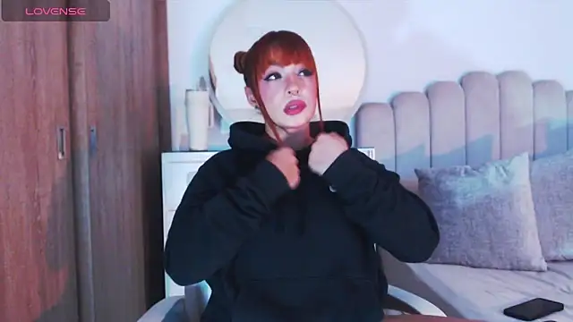 GiaStonne online show from 11/13/25, 05:28