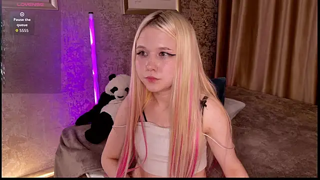 Snapshot of VivieSunn chatting on 04/30/26, 08:57 VivieSunn online show from 04/30/26, 08:57