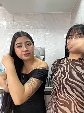 nicky and isabella online show from 11/26/25, 08:32